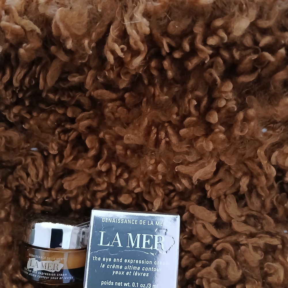 La Mer Eye Cream with Silver and Brown Design